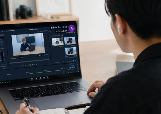 動画編集の実務に取り組む受講生